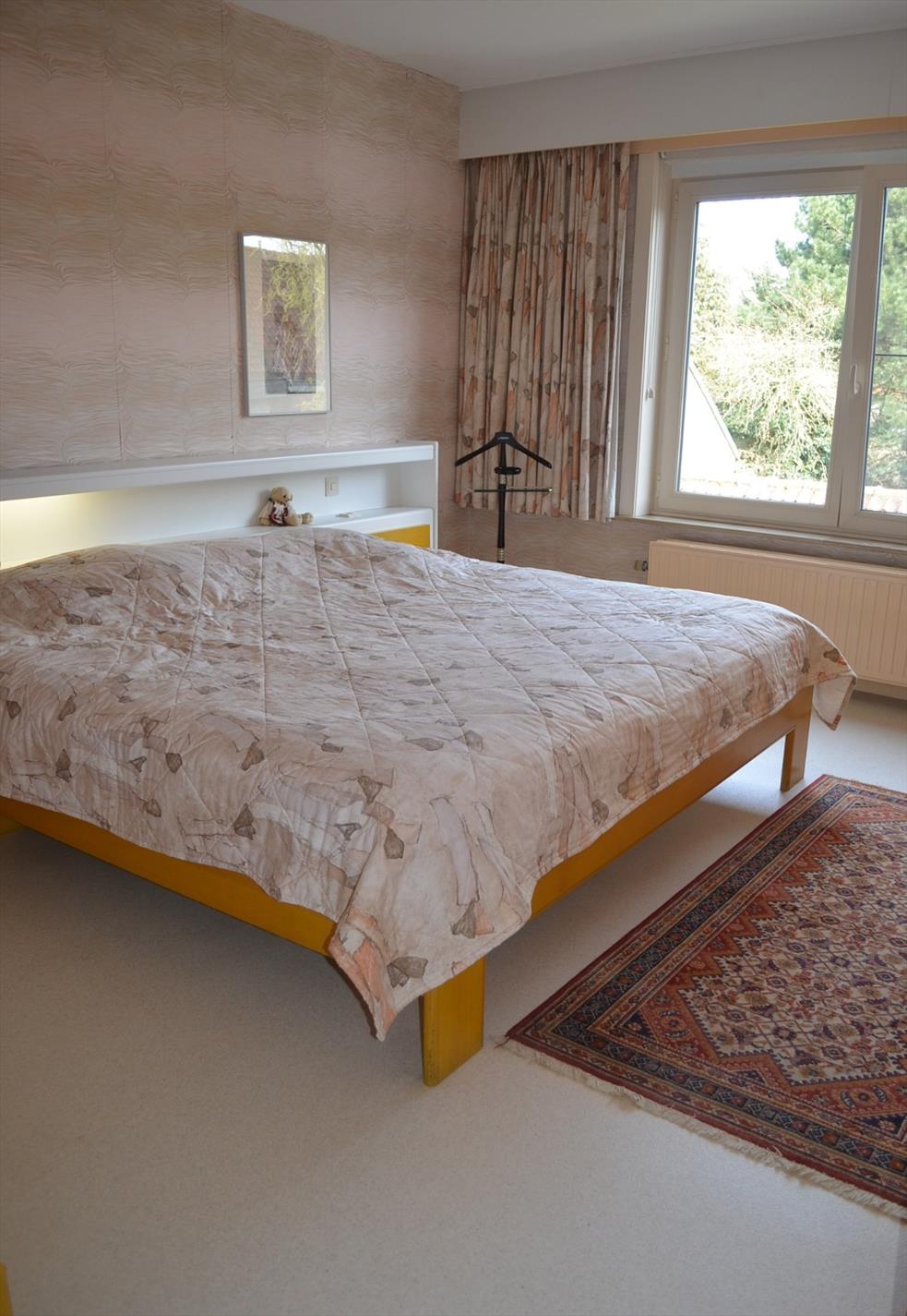 Ruime stijlvolle bel-etage met praktijkruimte, 5 slaapkamers en tuin te centrum Eeklo 