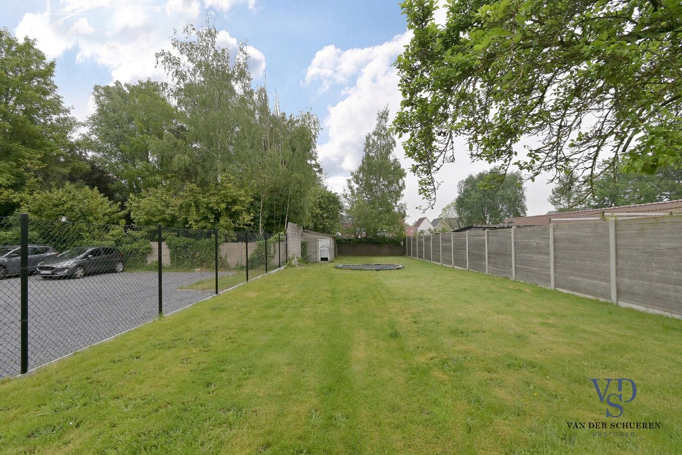 Degelijke, goed gelegen woning. 