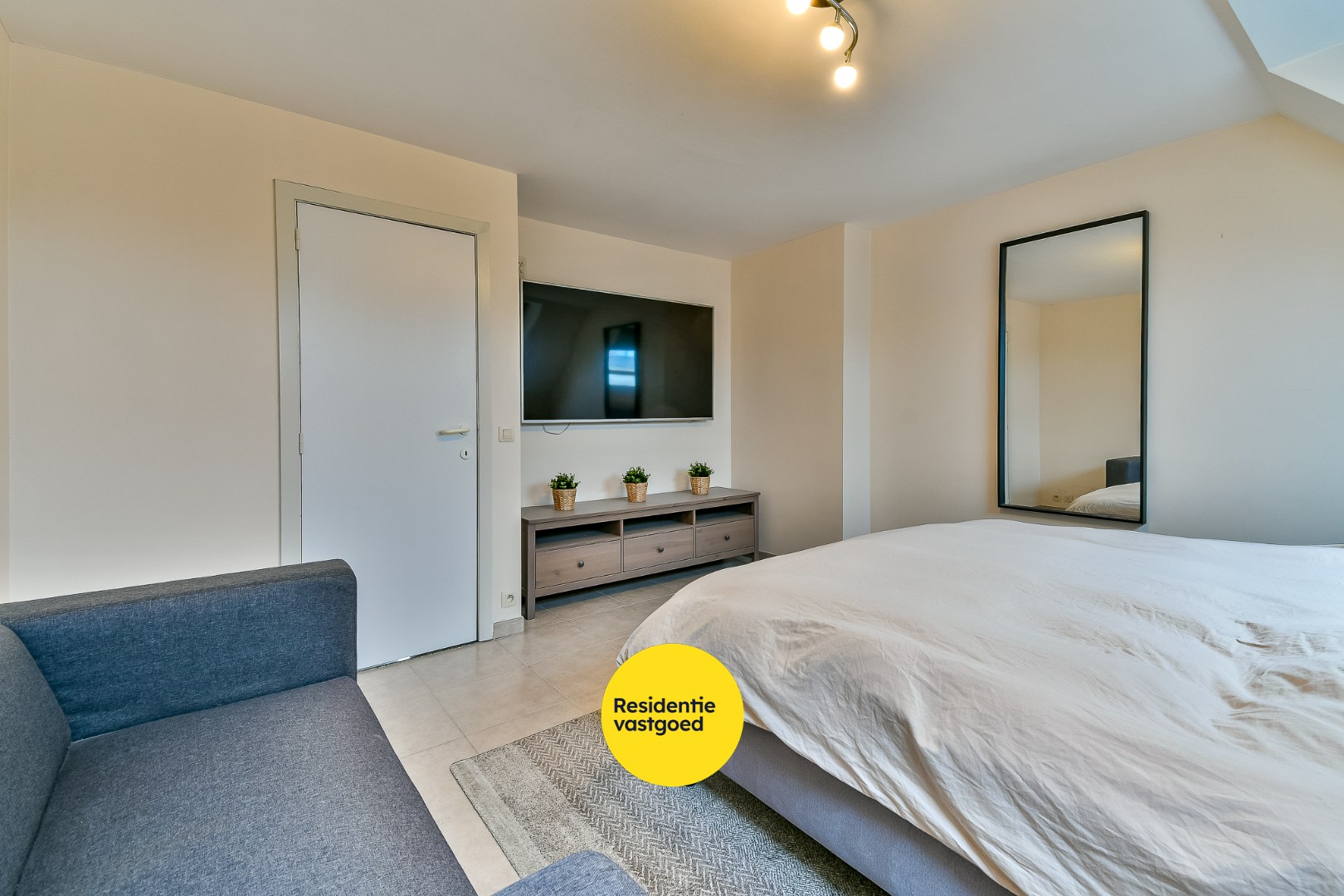 Bel-étagewoning met ruimte tuin te huur in Zandvoorde 