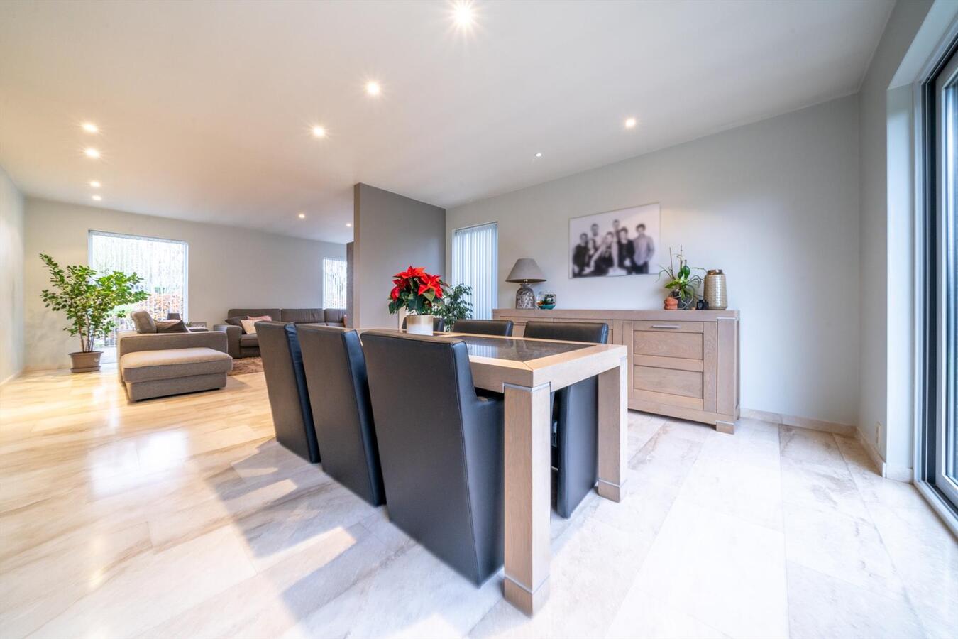 Rustig gelegen instapklare woning met 5 slaapkamers op 667 m² te Ichtegem 