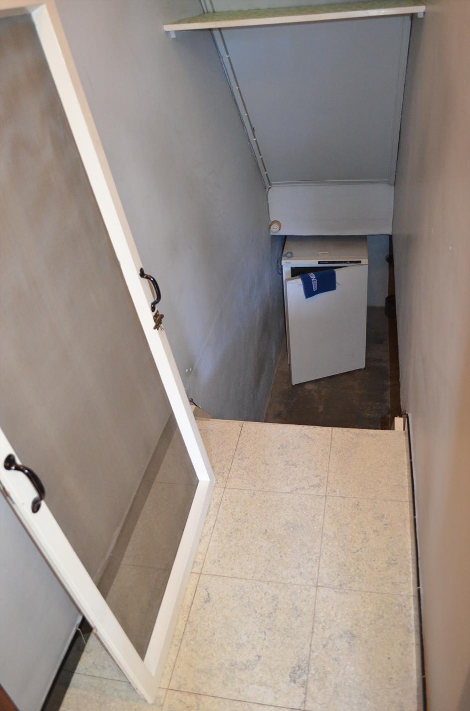 Op te frissen woning op 709m² rustig gelegen te Adegem 