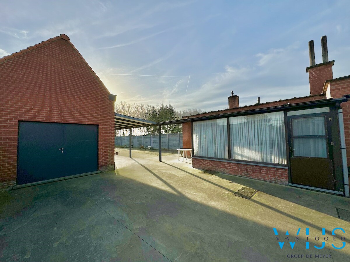 Volwaardig woonhuis met bijgebouwen te Wippelgem ! 