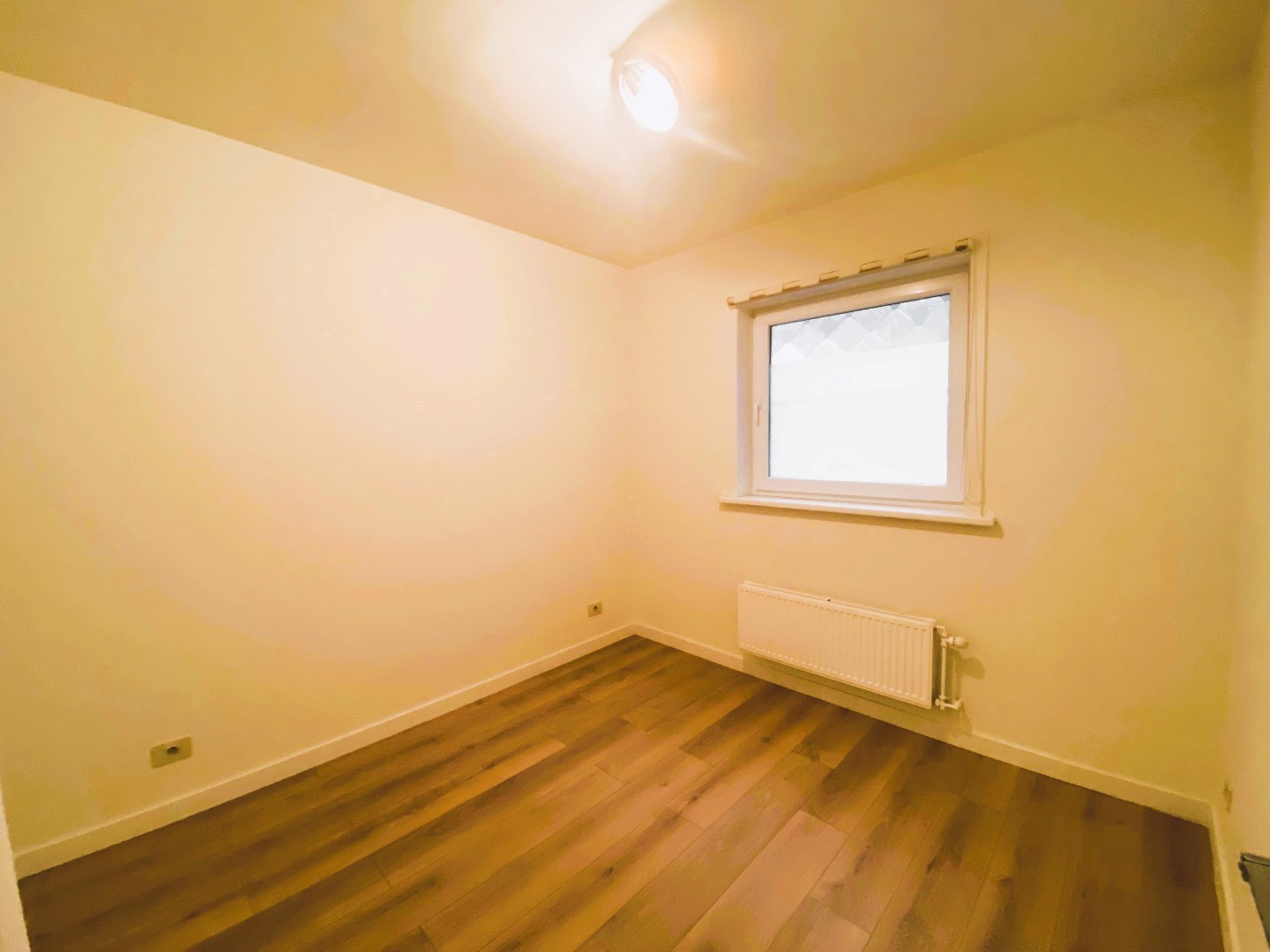 Moderne verhuurde loft-woning met dakterras in hartje Desselgem! 