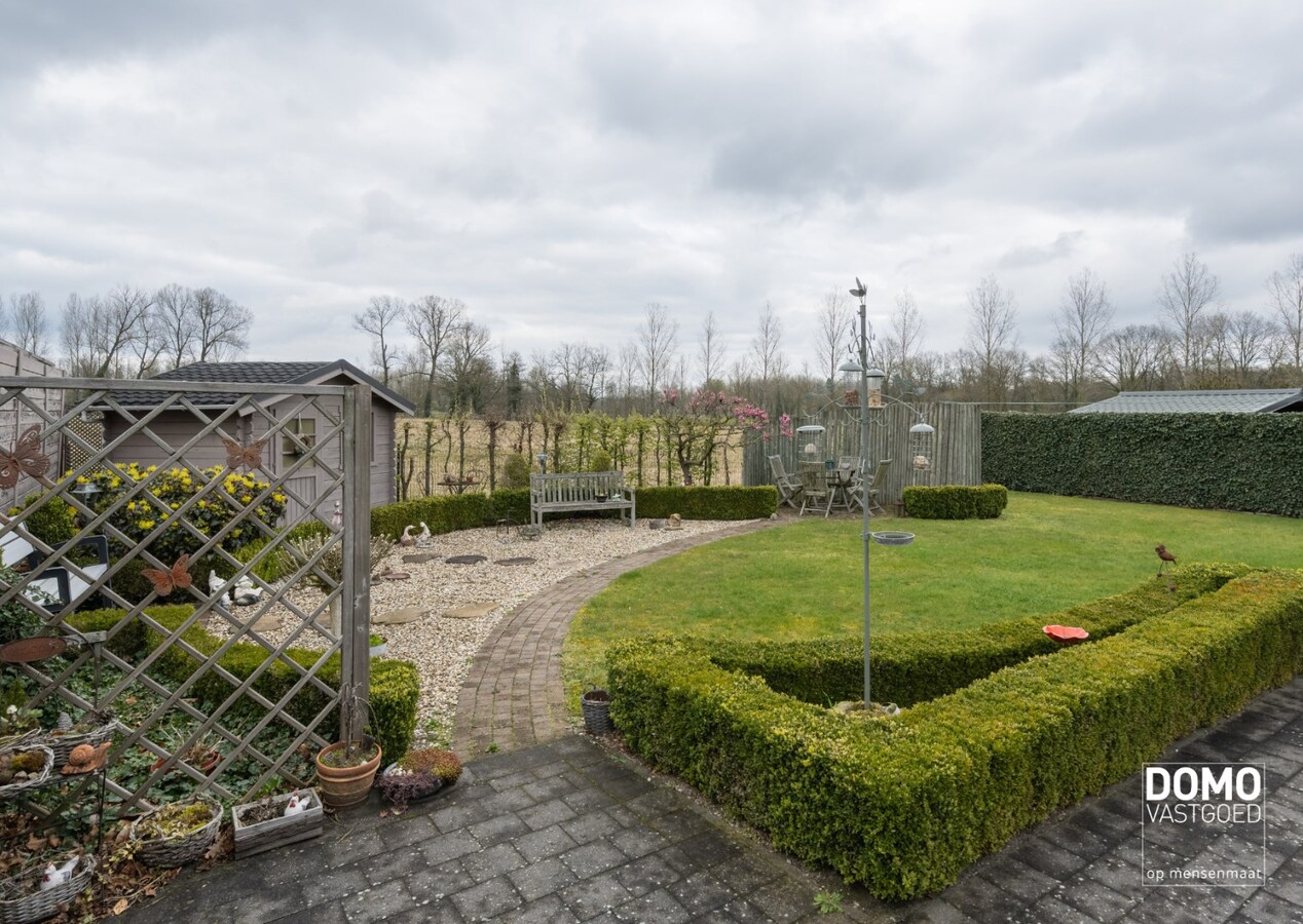 DEELS GERENOVEERDE WONING MET 3 SLAAPKAMERS, GARAGE EN RUIME TUIN TE KOOP IN KERMT 