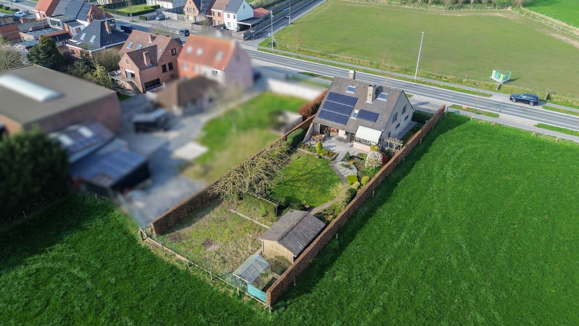 Villa op groot perceel met open zicht: 4 slaapkamers, 2 badkamers, grote tuin, topper te Torhout! 