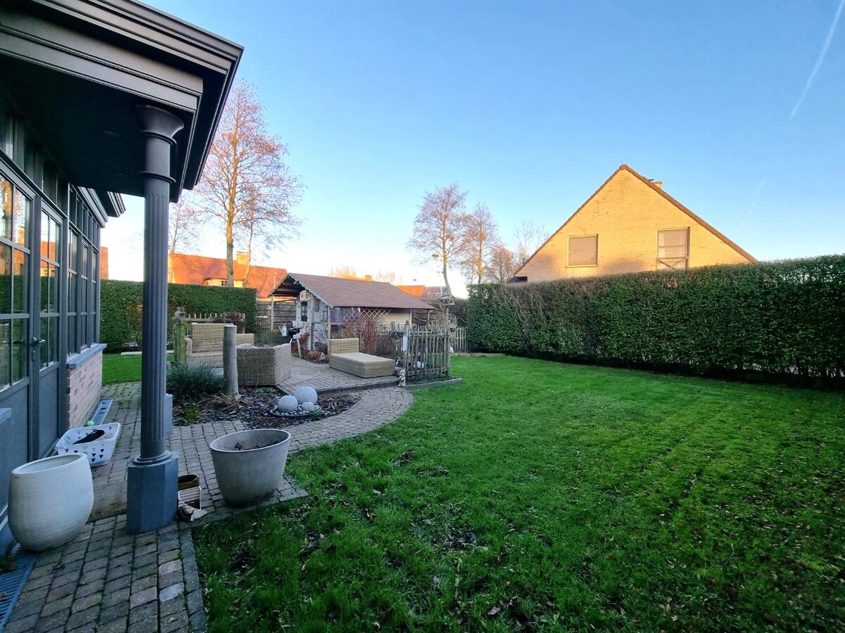 Zeer knappe, halfopen gezinswoning te Lissewege 