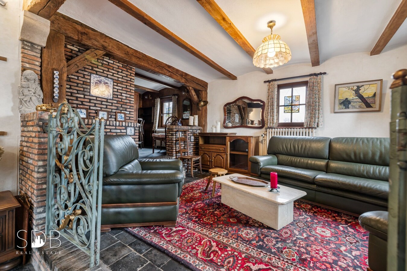 Authentieke hoeve met bijgebouwen met graslanden op circa 8.750m² 