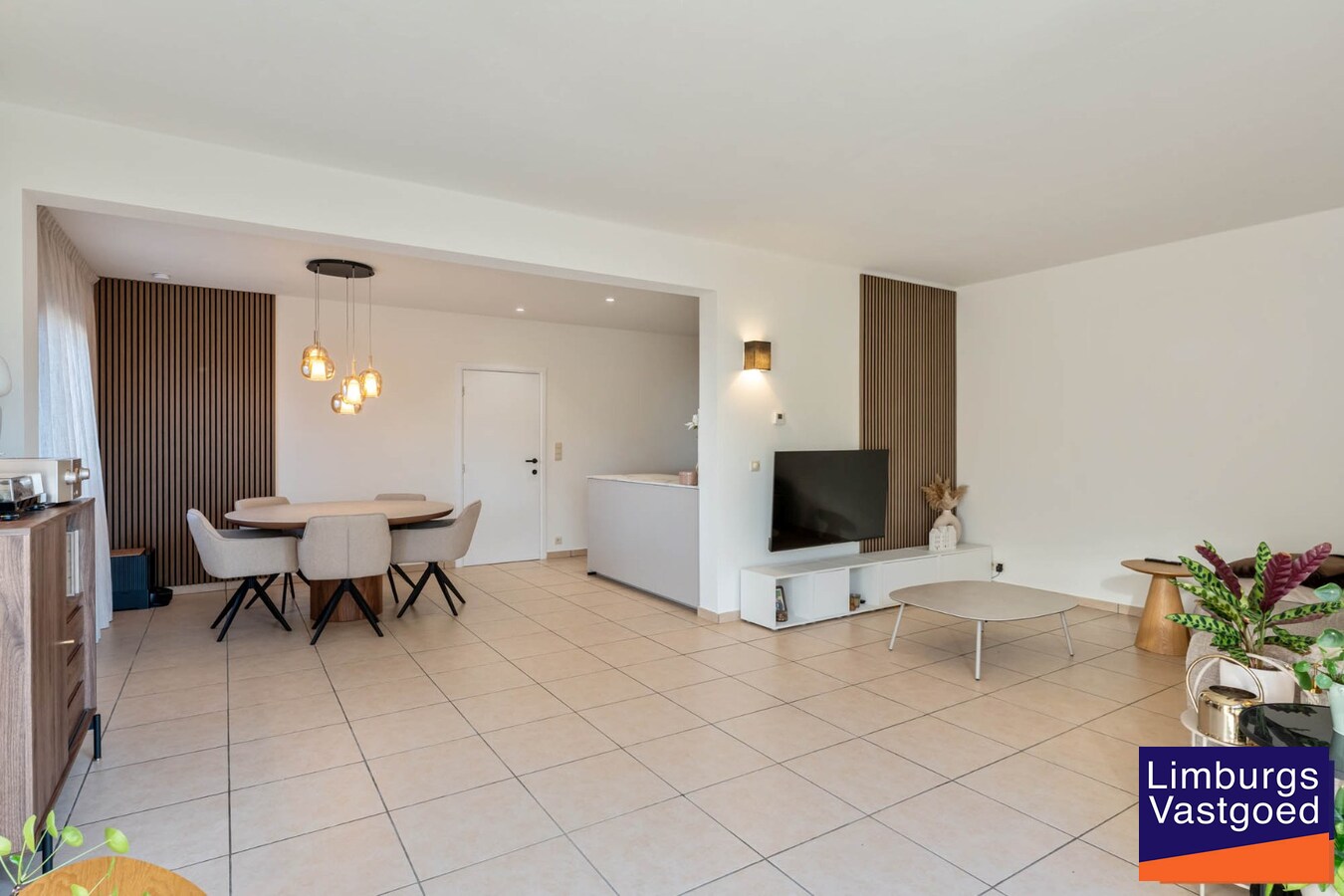 Recent Gerenoveerd appartement met tuin en terras, 2 slaapkamers, In Rekem 