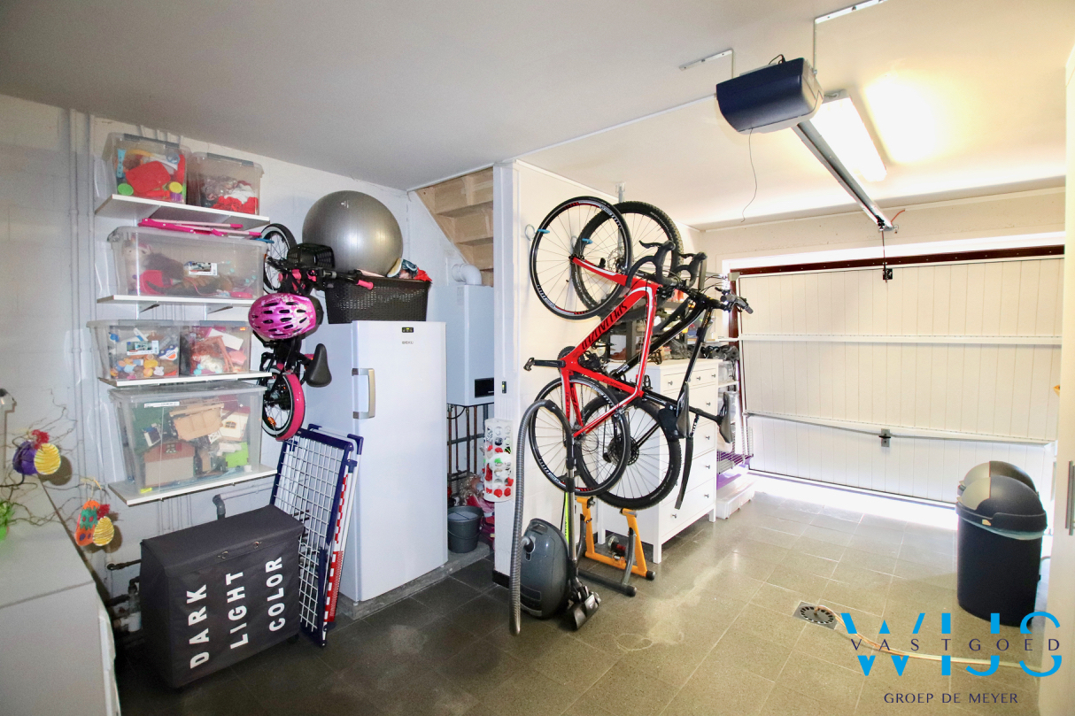 Prachtig instapklaar woonhuis in rustige woonwijk te EEKLO! 