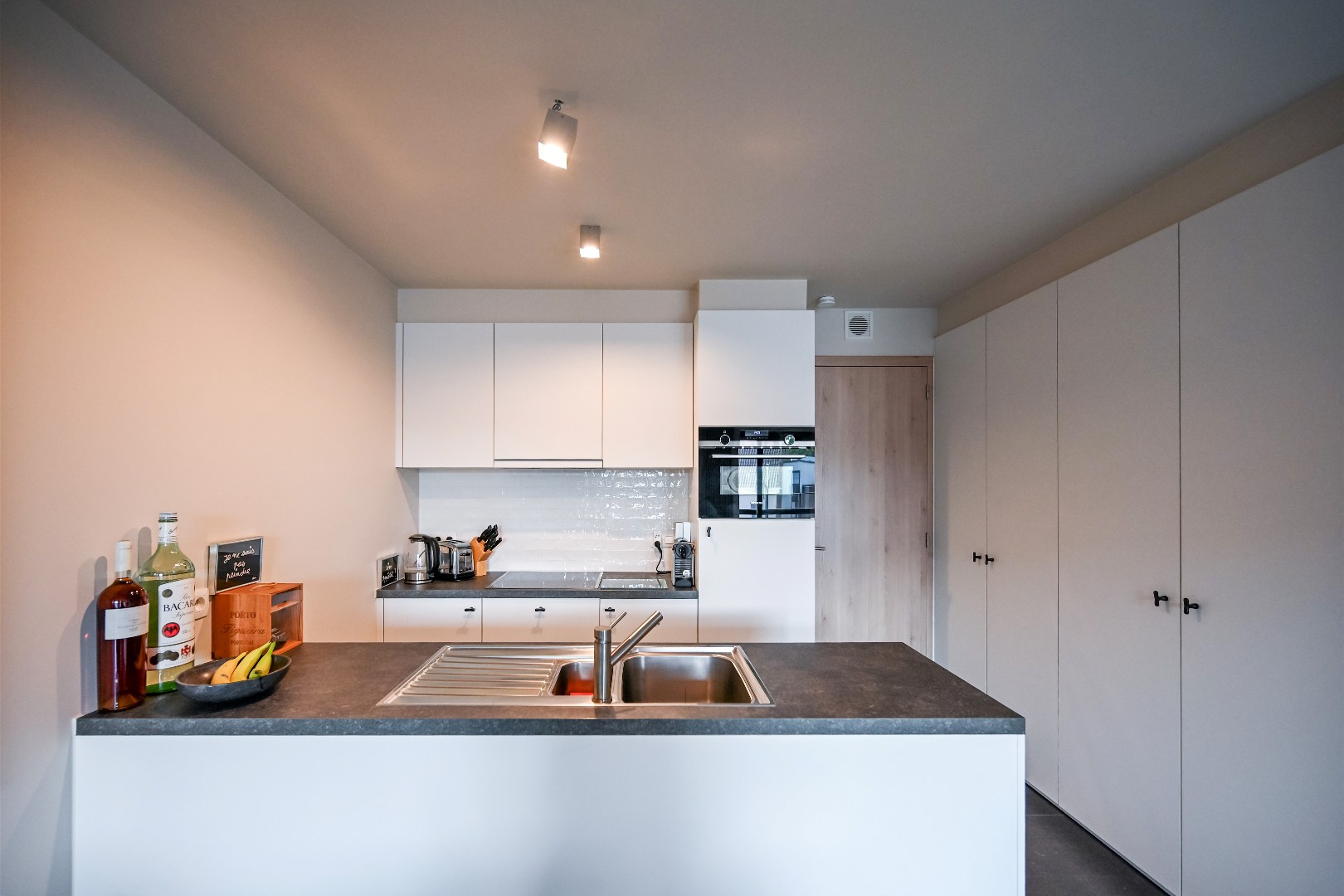 Appartement met 2 slaapkamers, terras en autostaanplaats te centrum Maldegem 