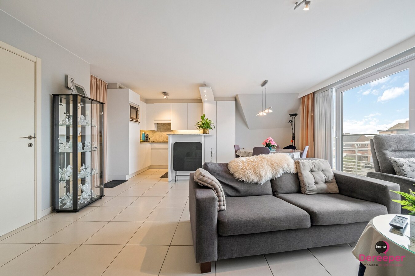 Charmante duplex met garage en autostaanplaats op wandelafstand van het strand 