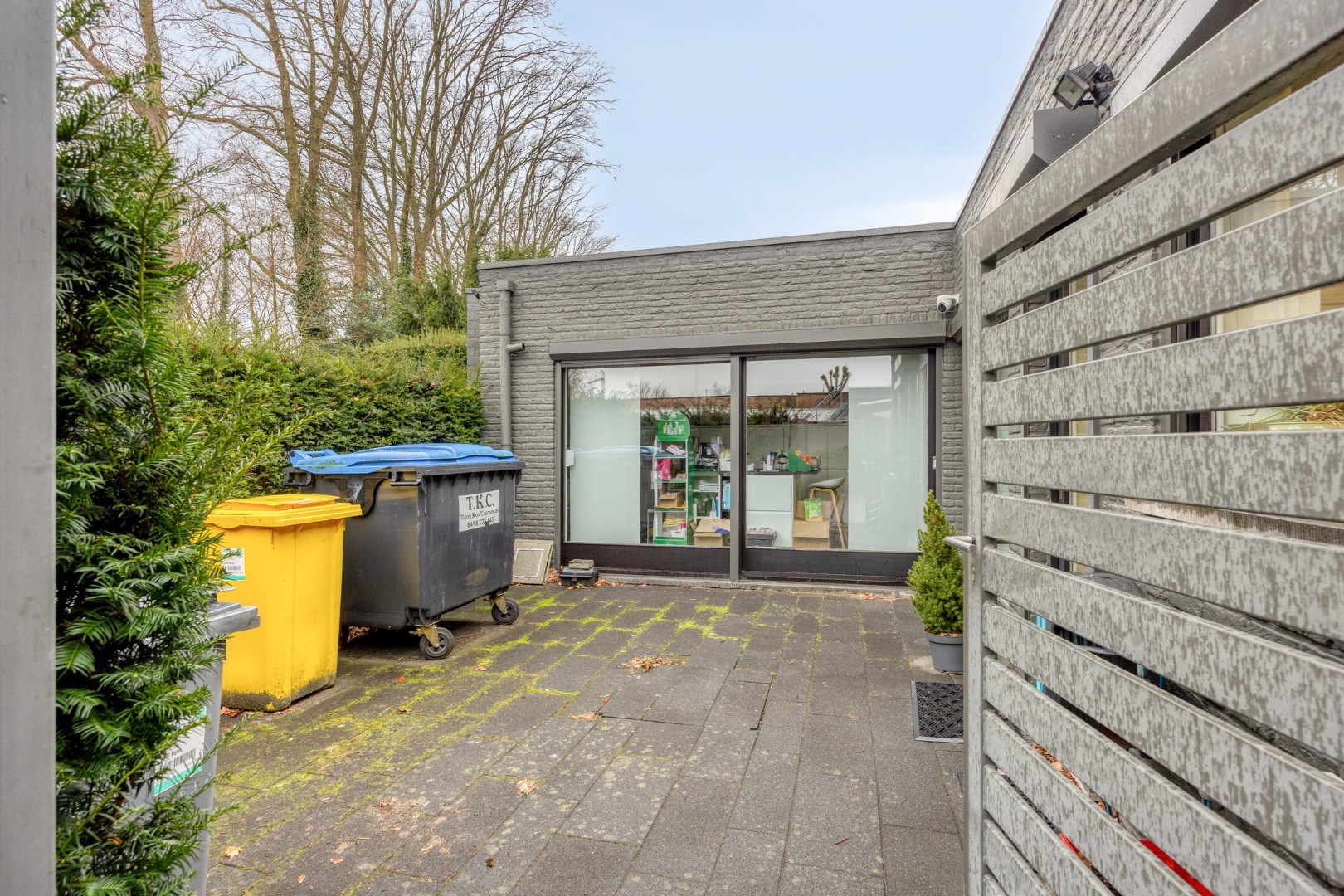 Handelswoning met 3 slpk. en privéparking in het centrum van Balen 