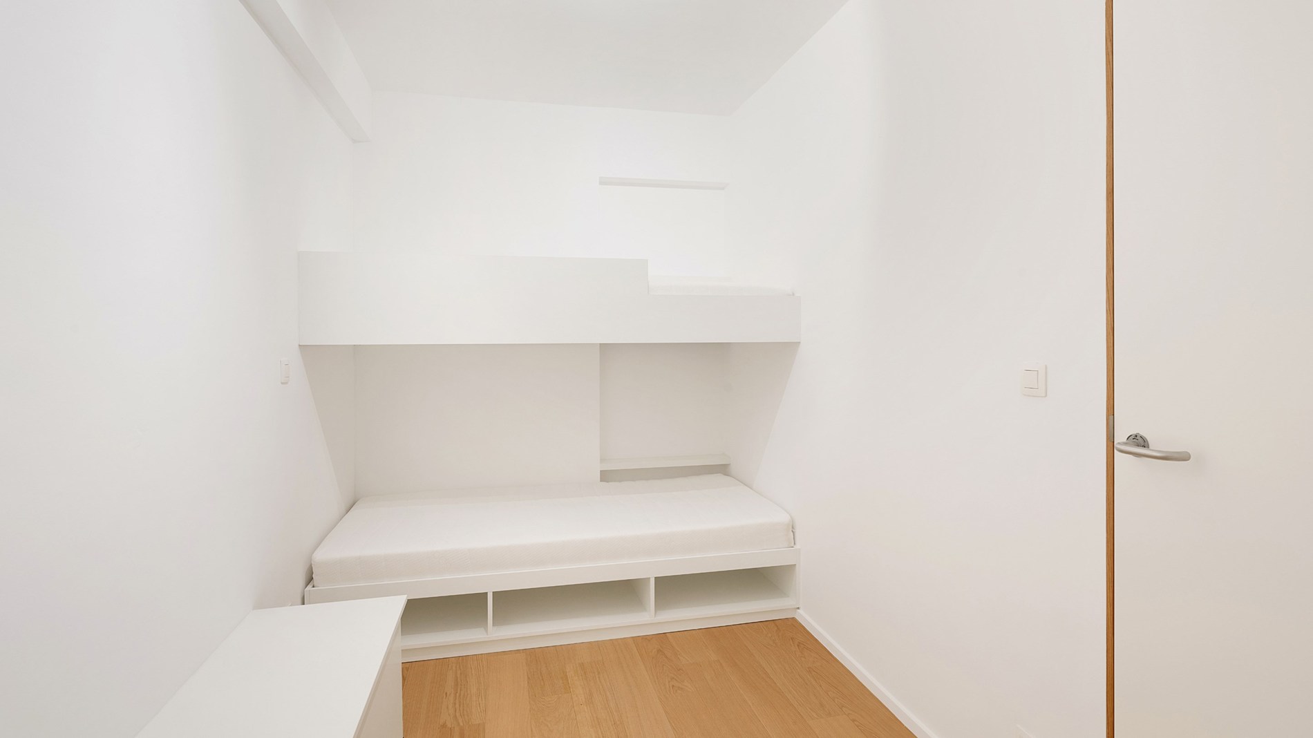 Exclusief ruim plateau-appartement met frontaal zeezicht aan het Rubensplein – met optie tot inpandige parking 