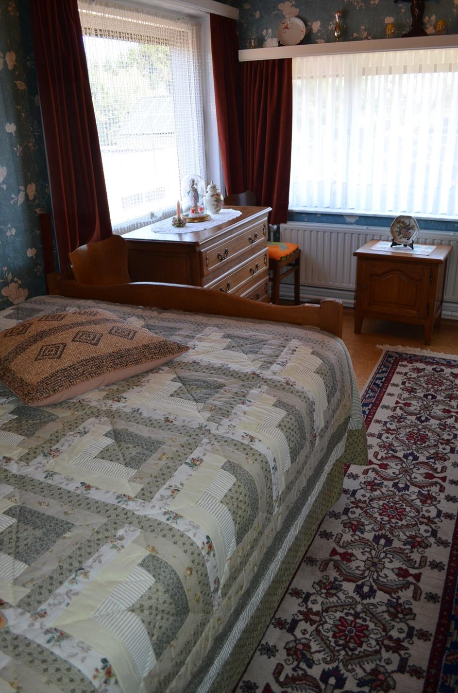 Landelijk gelegen woning op 911m² met bijgebouwen en 3 slpks te Maldegem 