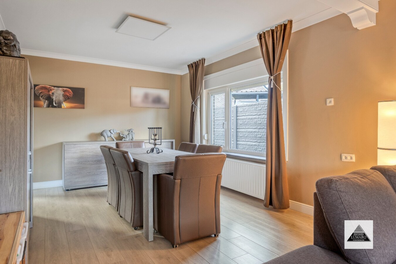 Gezinswoning met 5 slaapkamers, zonnepanelen 