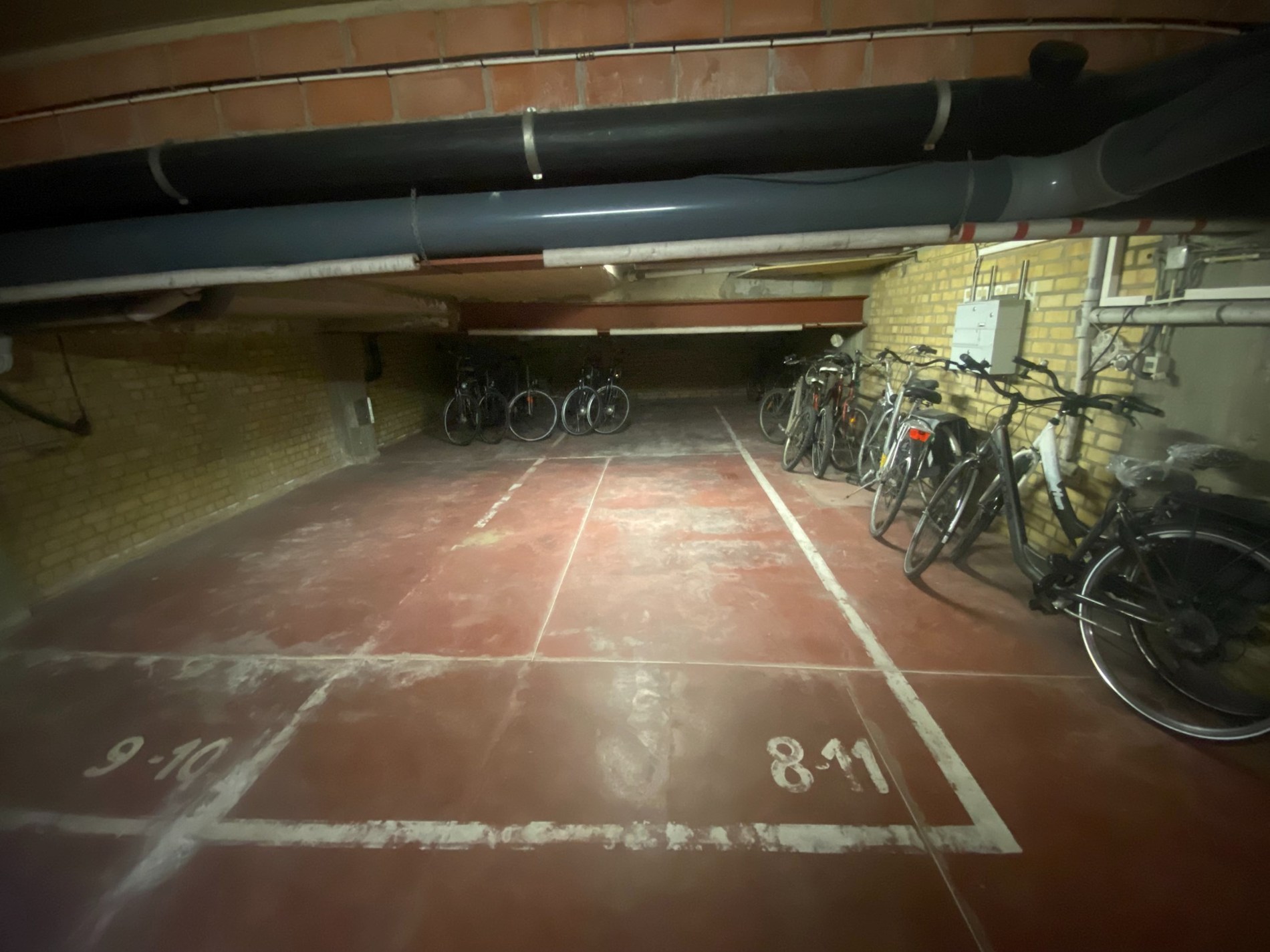 Mogelijkheid tot aankoop van ruime dubbele staanplaats gelegen in Residentie North Wind 