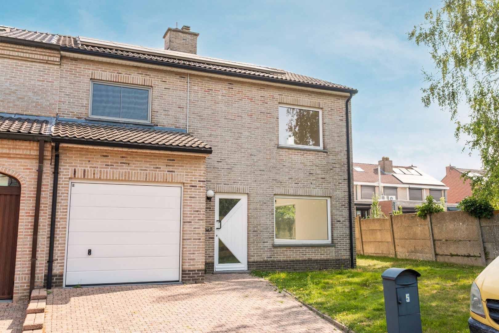 Verzorgde woning met 3 slpk, tuin en garage te Halle 