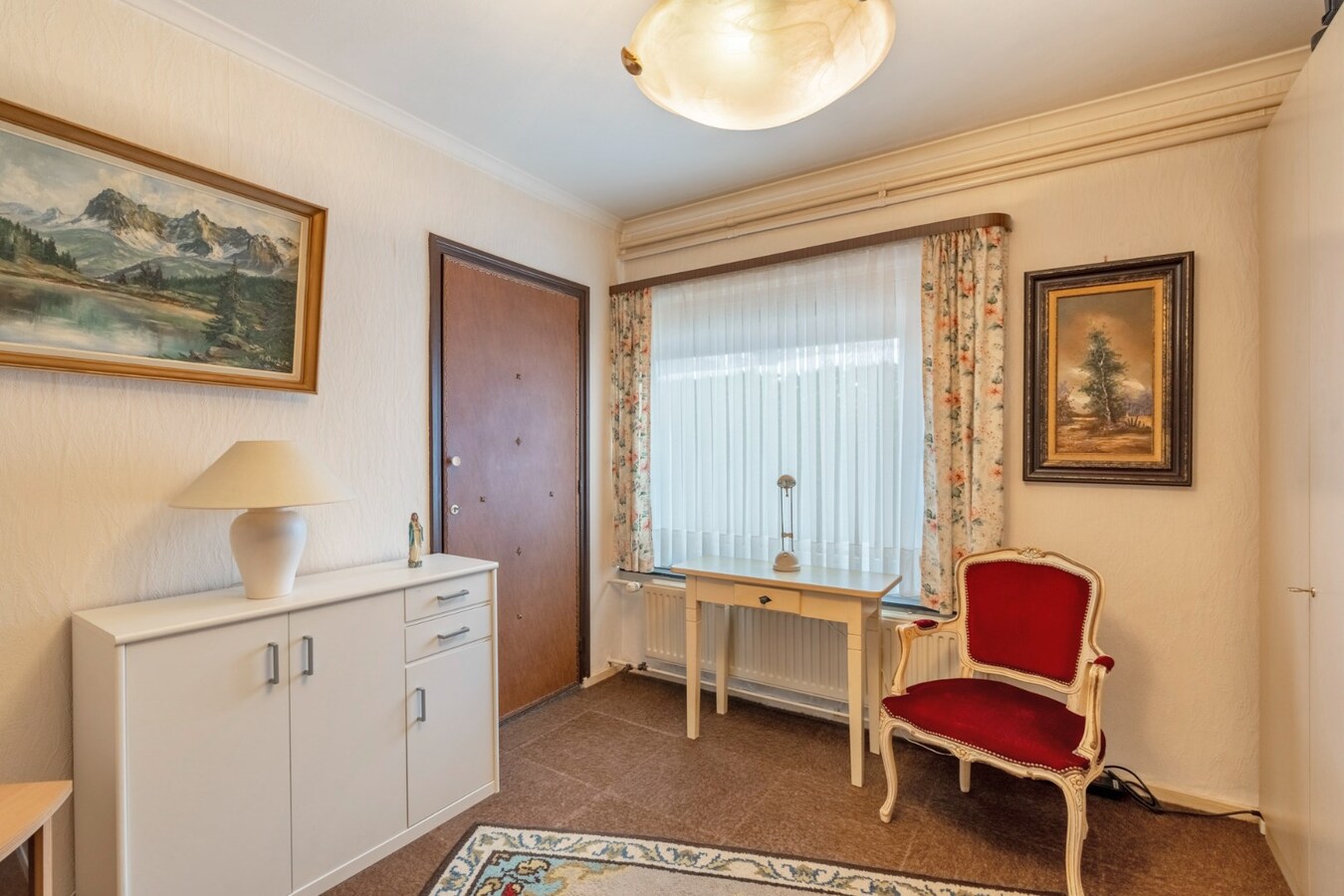 Rustig gelegen gelijkvloerse woning met garage en 3 slaapkamers in Niel-bij-As . 