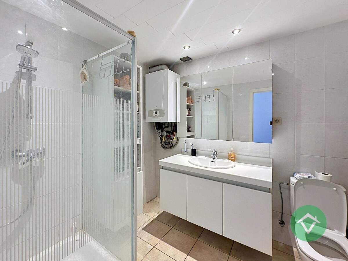 Ruim duplex-appartement met 2 slaapkamers en terrassen in hartje Torhout 
