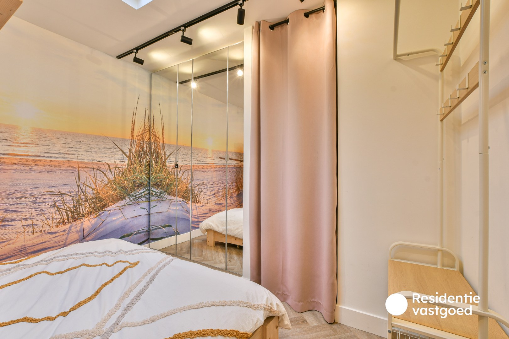 Volledig vernieuwd appartement te koop - achterkant zeedijk Wenduine! 