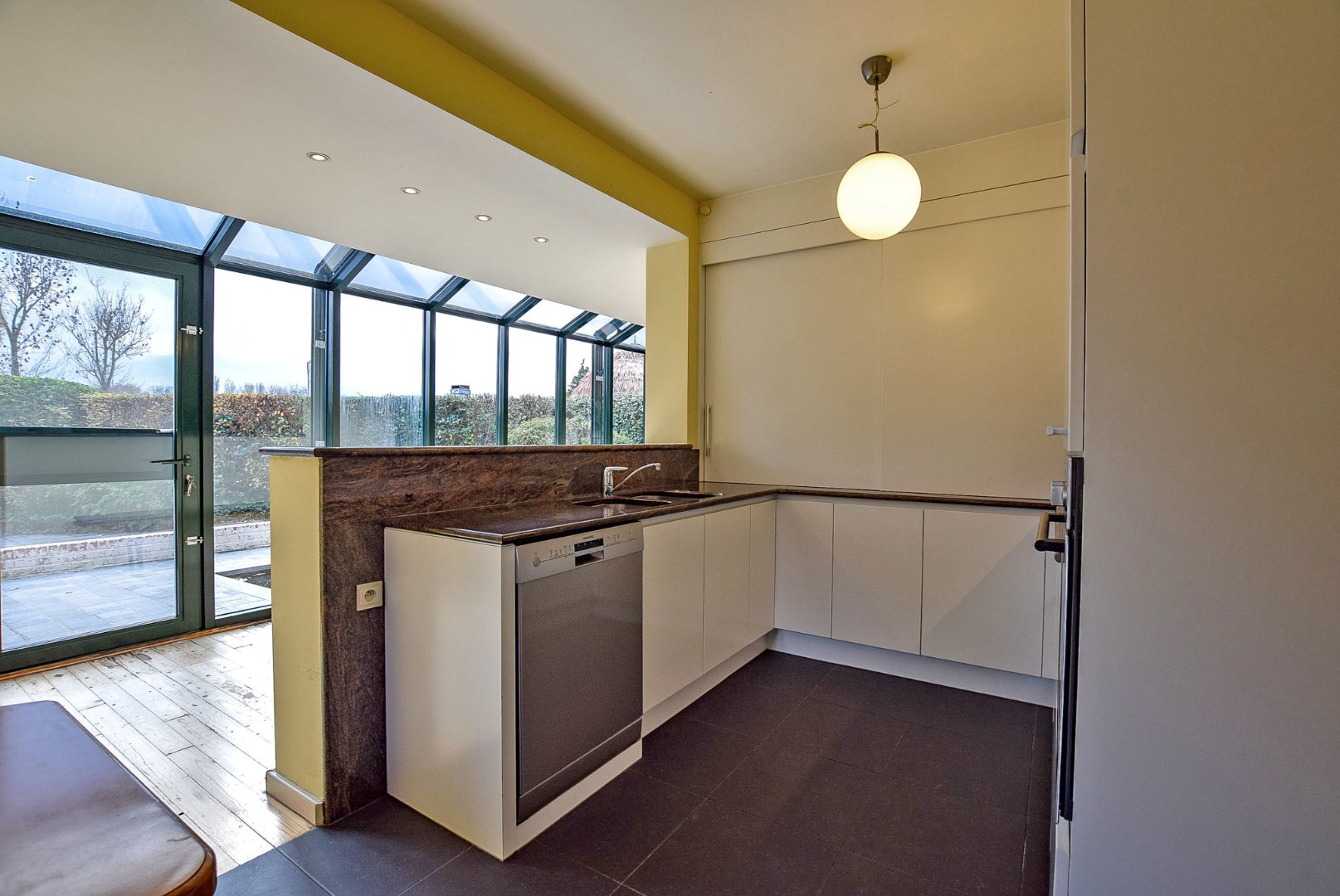 Prachtige open bebouwing met onderhoudsvriendelijke tuin te Oostduinkerke op 642 m². 