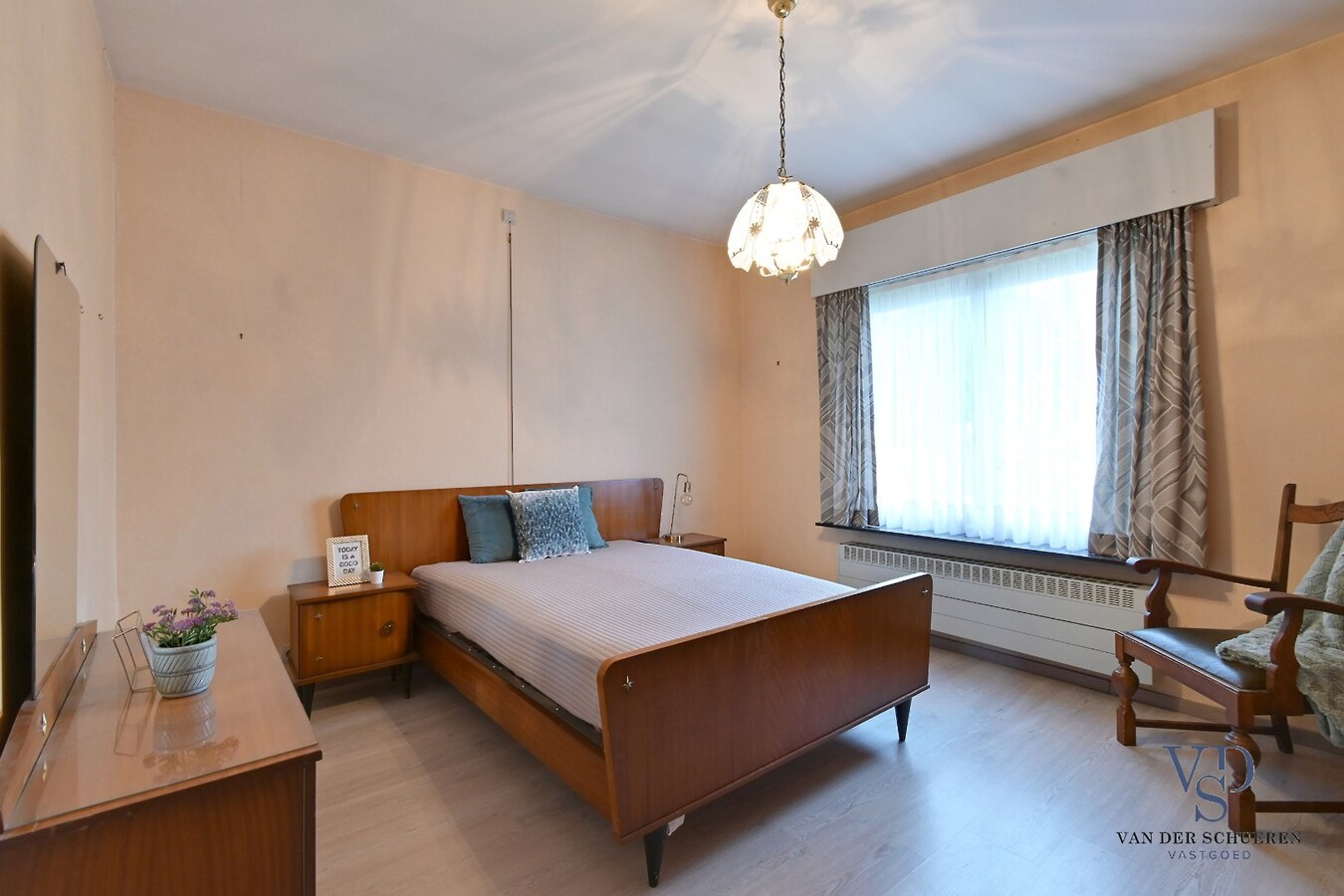 Degelijke laagbouw met grond (> 3600 m²). 