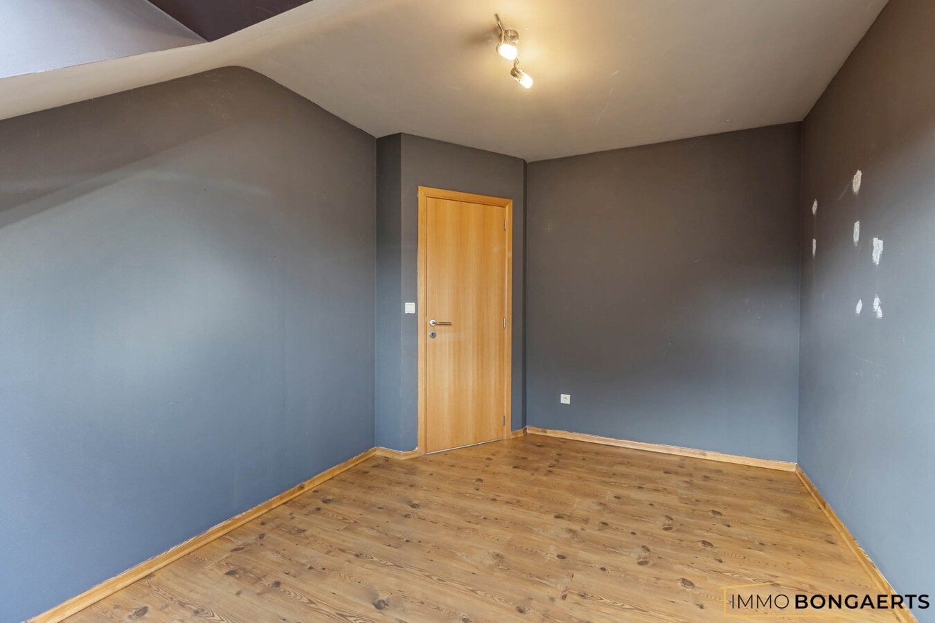 Ruim duplexappartement met 4 slaapkamers 