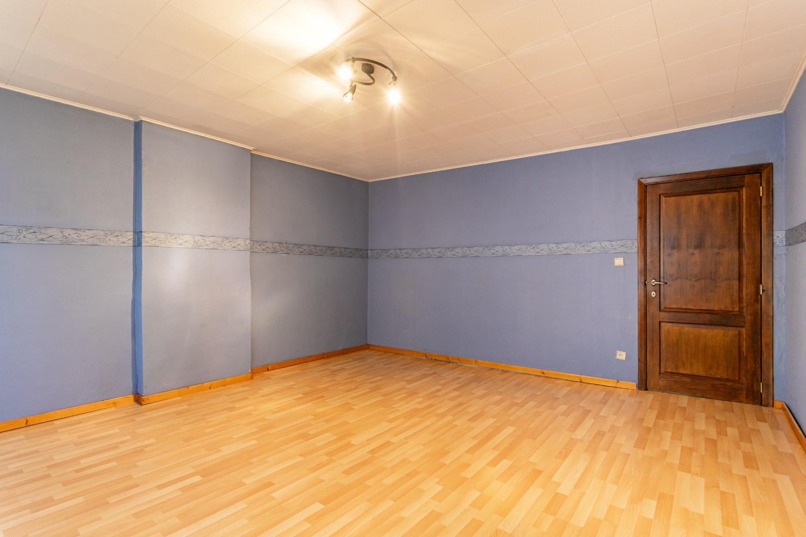 Te renoveren woning met loods nabij centrum Halle 