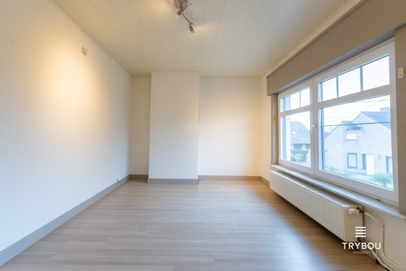 Open bebouwing met een uitzonderlijk ruim perceel in Houthulst! 