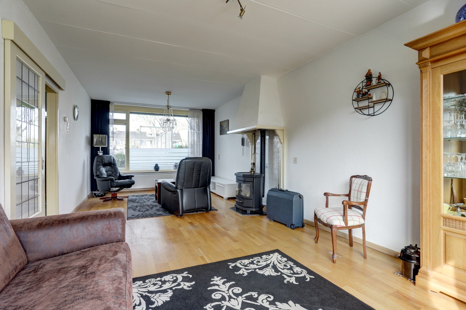 Op zoek naar een ruime 5-kamer woning op eigen grond waar u, uw wensen nog kunt uitvoeren ? 