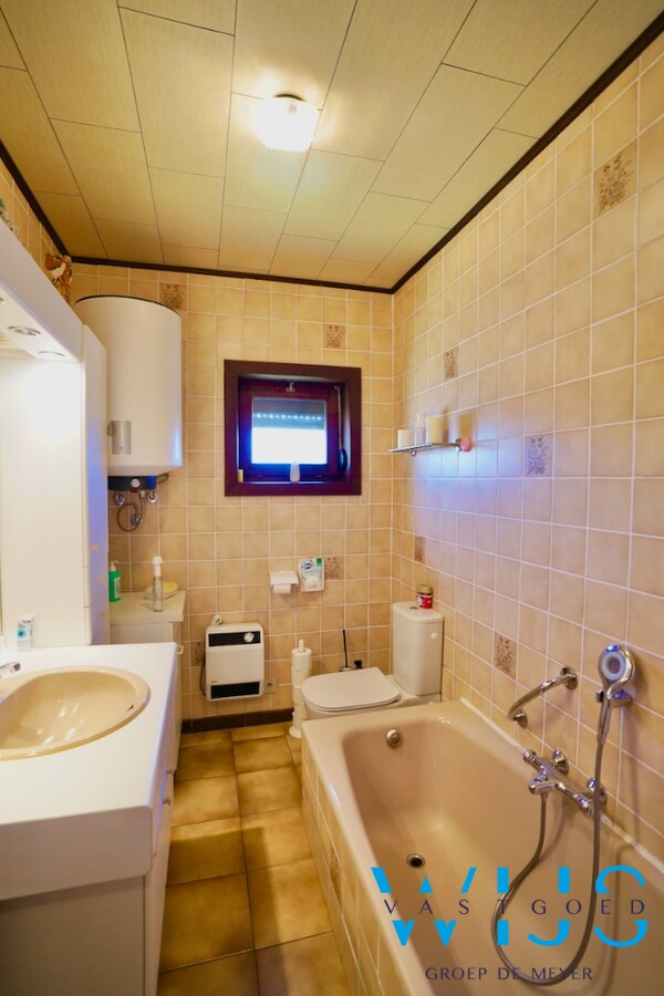 Woonhuis op 1000m² in hartje Ertvelde ! 