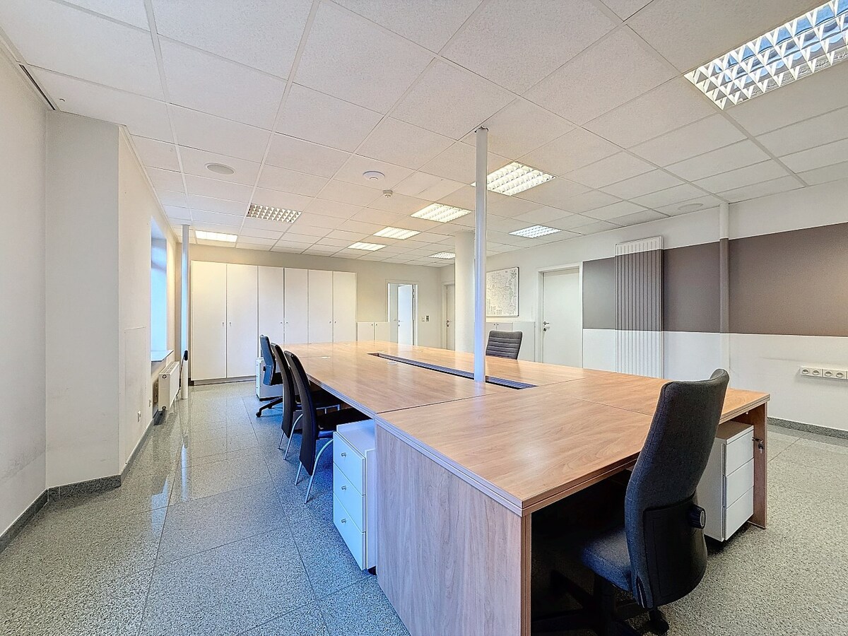 Commercieel gelegen kantoorruimte nabij E17 te centrum Olsene 