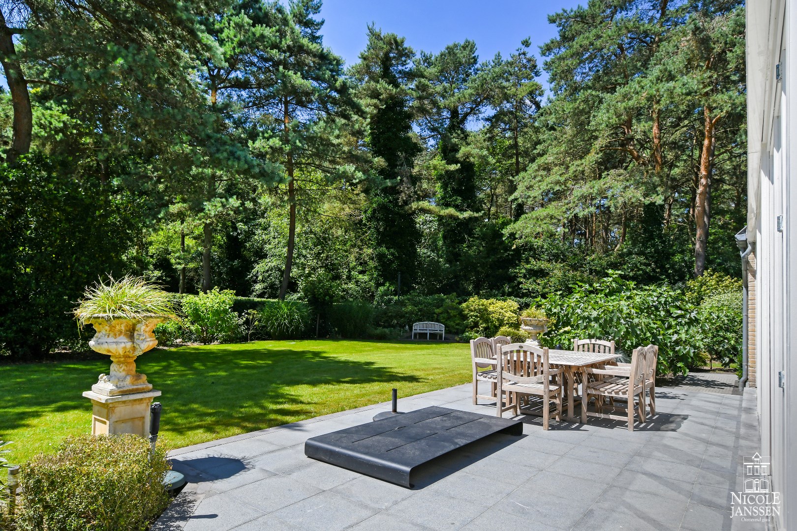 Rechtstreekse toegang vanuit de leefruimtes naar het terras 