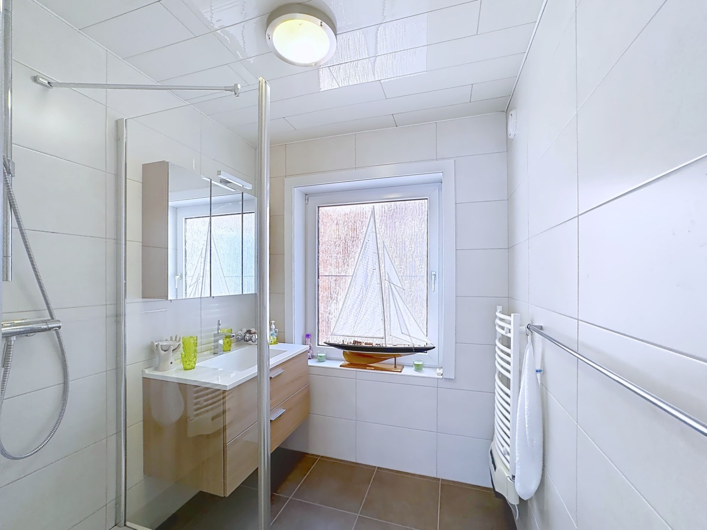 Ruime en centraal gelegen woning met dubbele garage 
