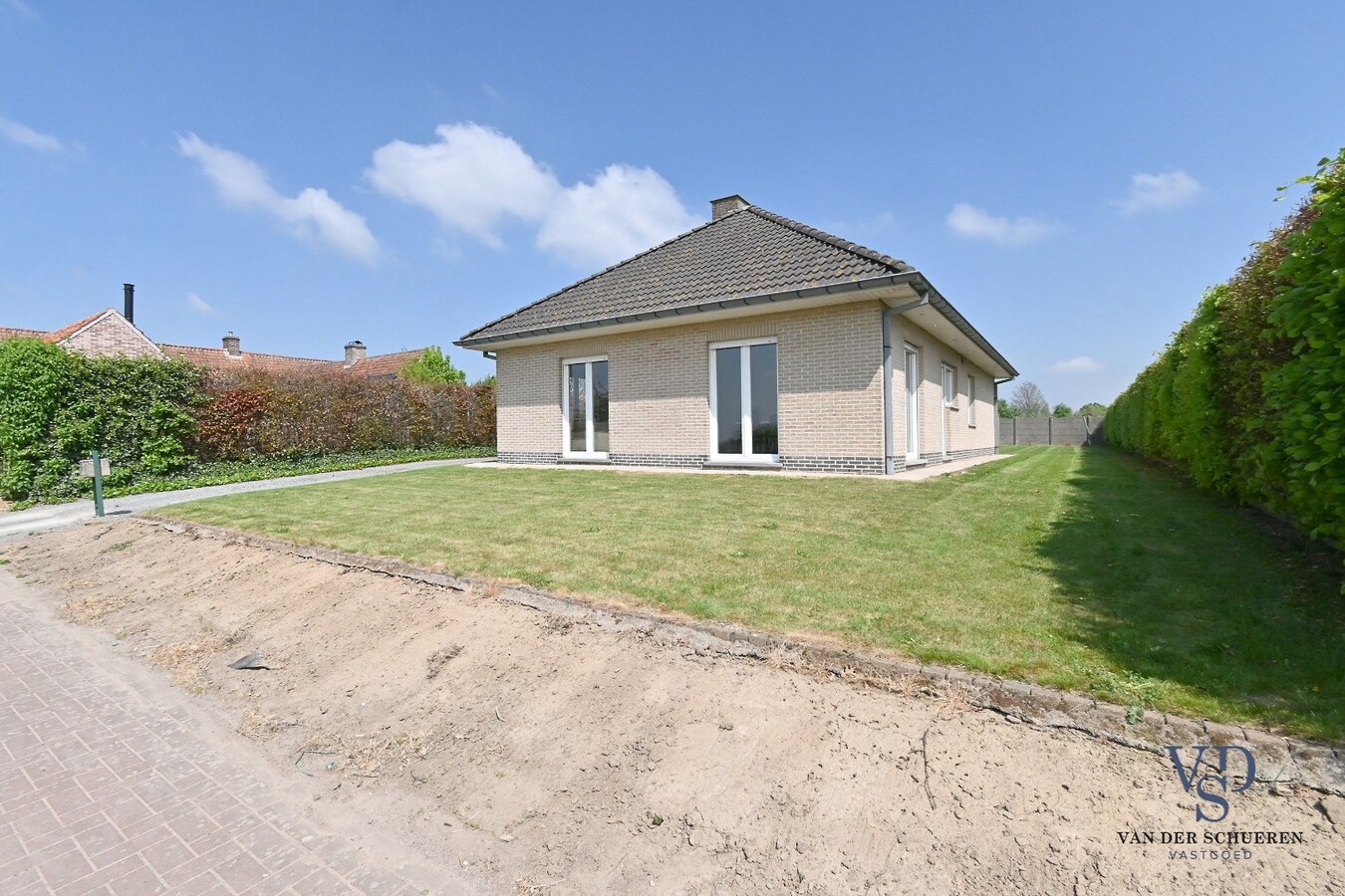 Bungalowwoning met afzonderlijke garage 