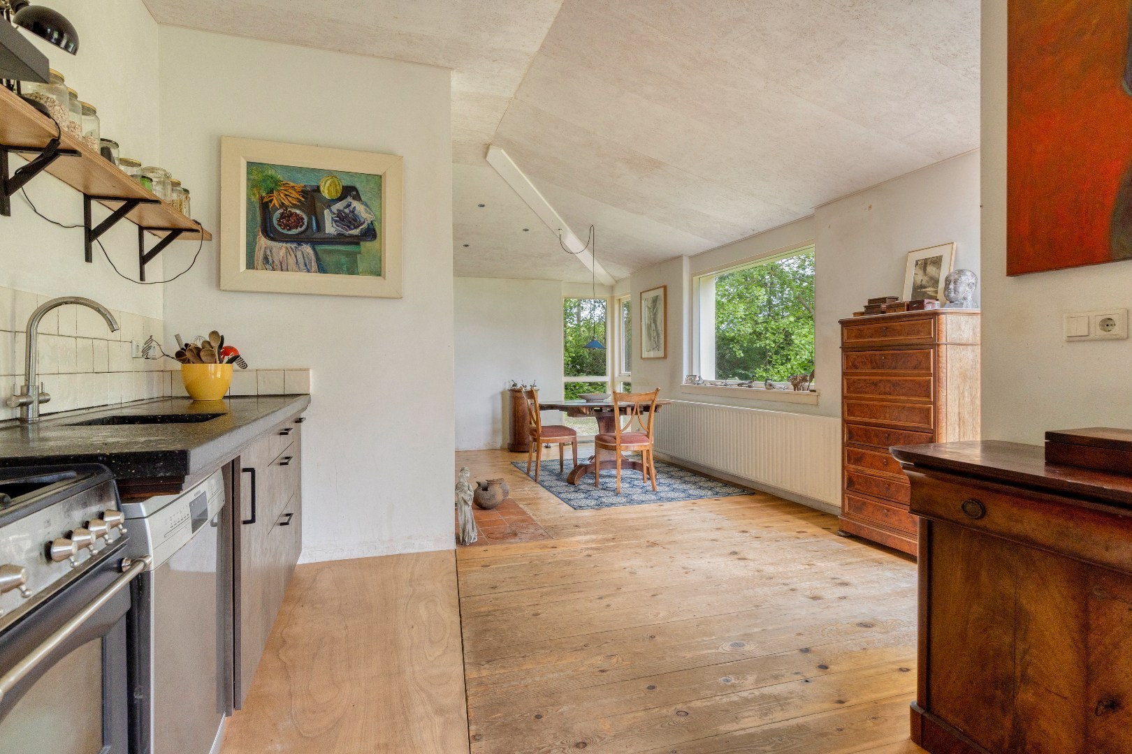 TE KOOP: Kampweg 11 te Burgh-Haamstede. Een plek als deze komt zelden beschikbaar: een unieke combinatie van wonen tegen de duinen aan en nabij het strand en nabij de boswachterij op één van de meest 