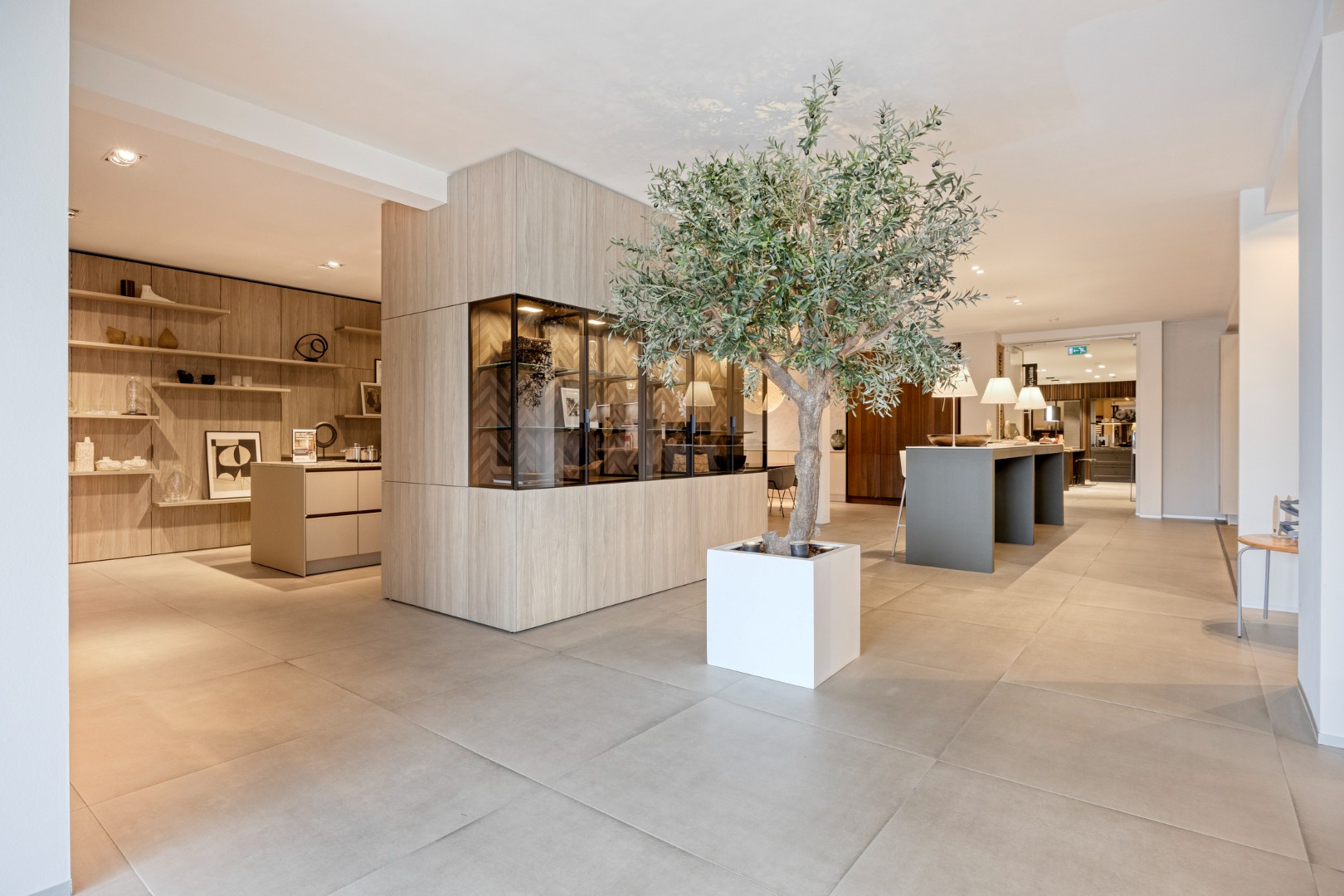 Zeer goed gelegen handelspand van Ca. 880m2 te huur! 