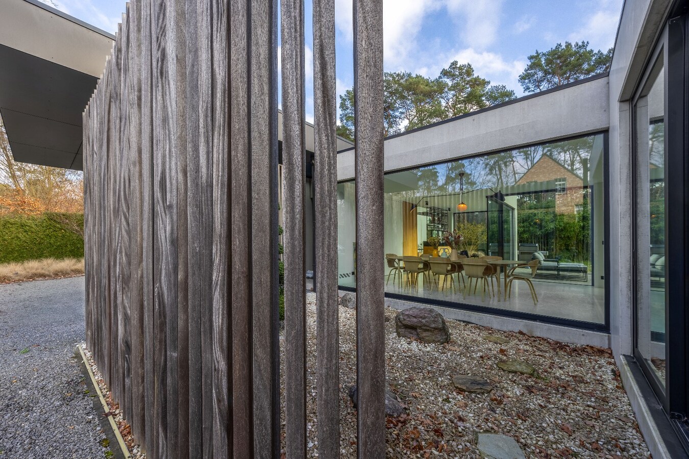 Moderne gelijkvloerse designvilla in exclusief privédomein 