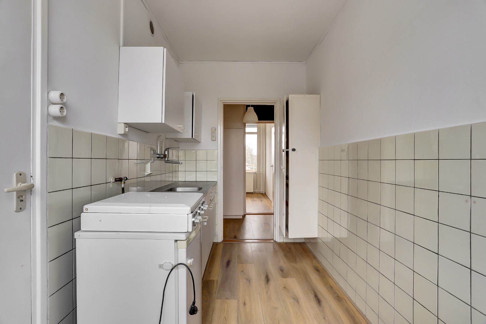 3-kamer appartement op de derde verdieping met balkon op het oosten en een berging van 13 m² in de onderbouw. 