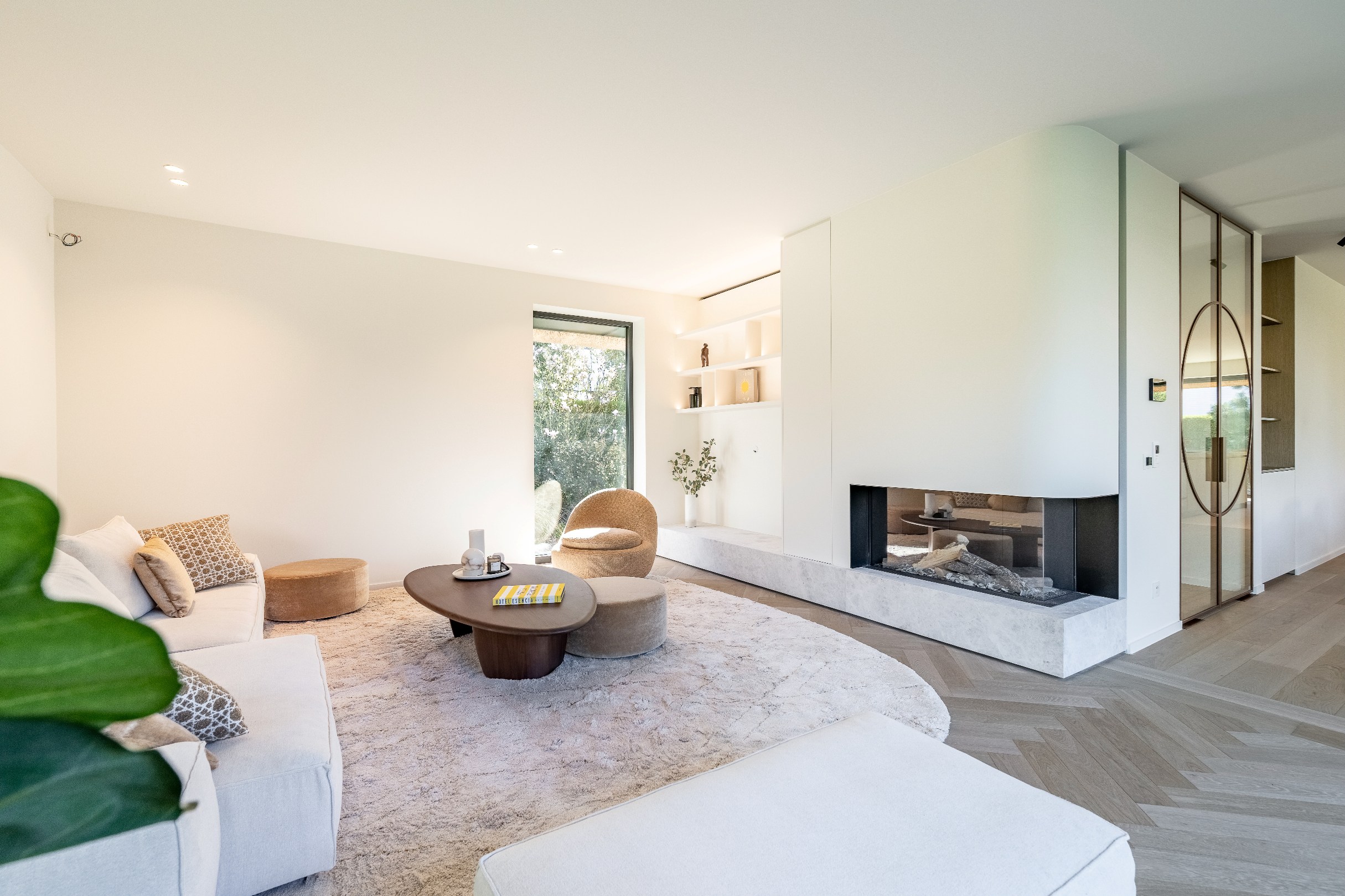 Indrukwekkende nieuwbouwvilla in hartje Zoute op enkele passen van de golf te Knokke. 