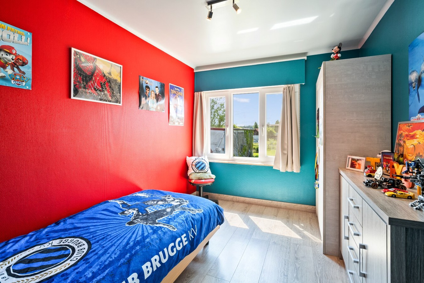 Centraal gelegen woning op uiterst ruim perceel van 1784 m² 