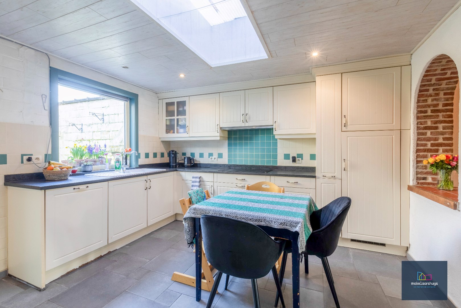 Te renoveren HOB op schitterende locatie te Drongen 