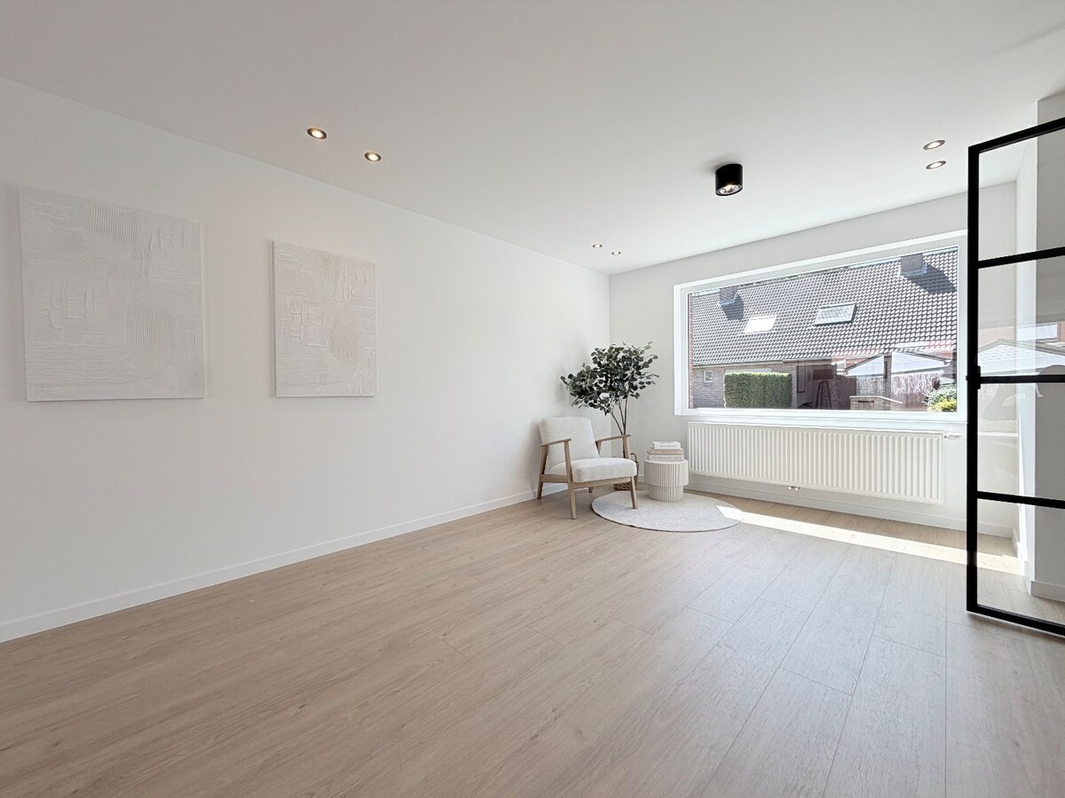 Prachtige gerenoveerde zeer ruime woning in een rustige wijk te  Gullegem ! *** NONO INSPIRED*** 
