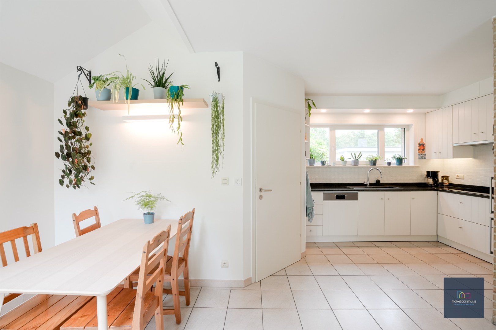 Ruime en  instapklare halfopen bebouwing met tuin 