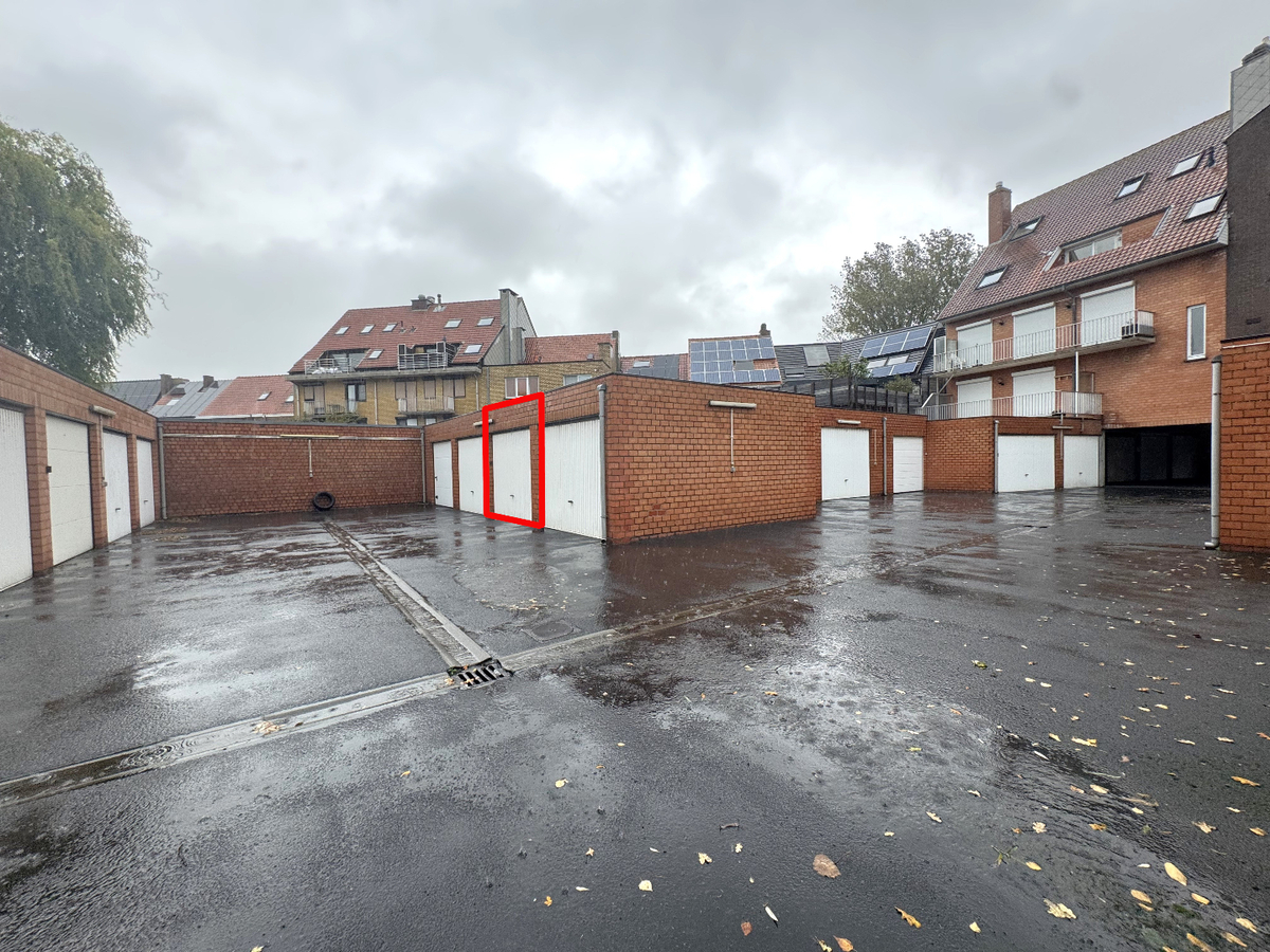 Garage in het centrum van Heist 