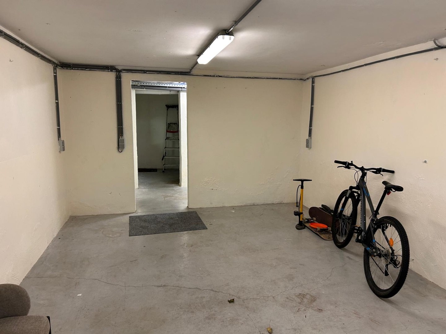 Ruime en gerenoveerde stadswoning met 5 slaapkamers, garage en twee badkamers in hartje Blankenberge 