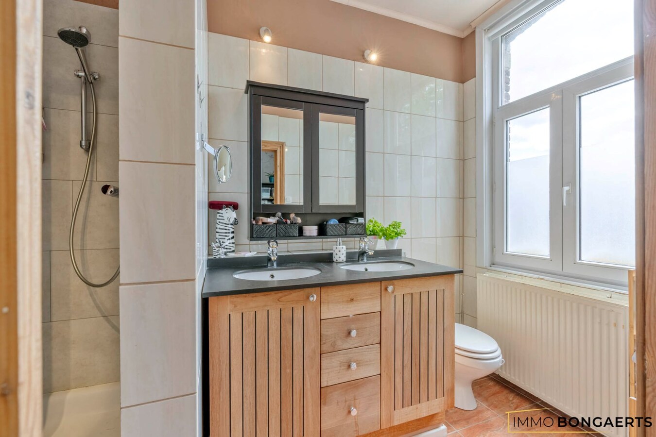 Karaktervolle woning met 4 slaapkamers, tuin en garage. 