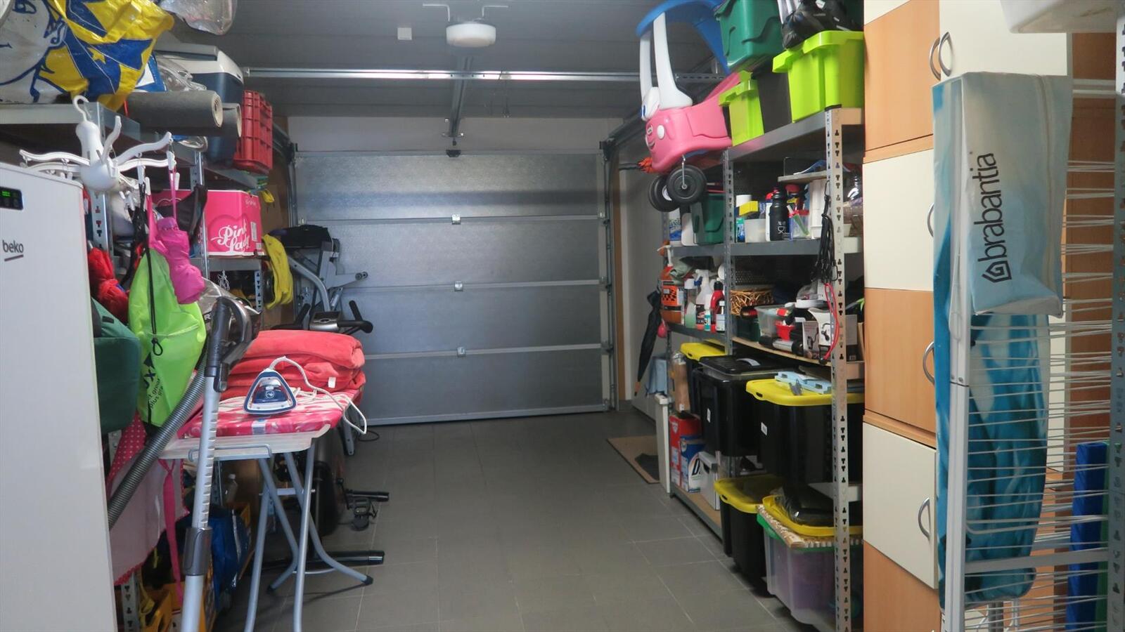 Recente halfopen woning (2012) in rustige woonwijk 