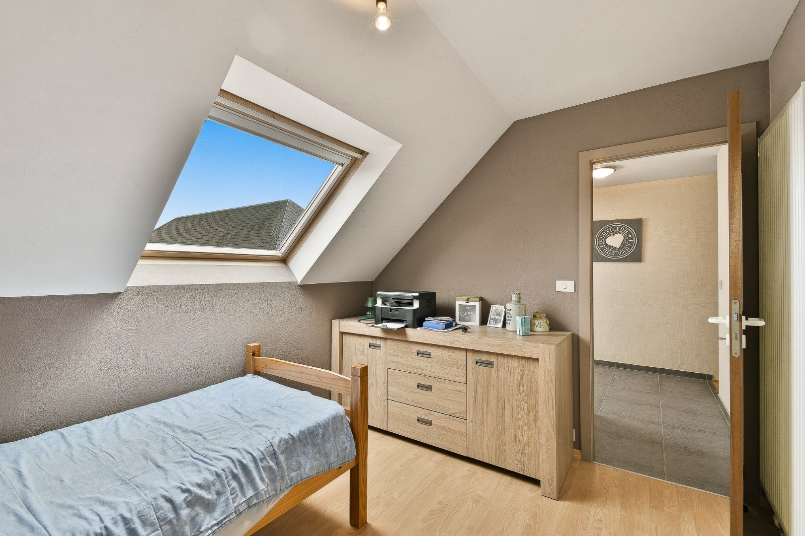 Duplex-appartement in rustige residentie met twee slaapkamers en terras 