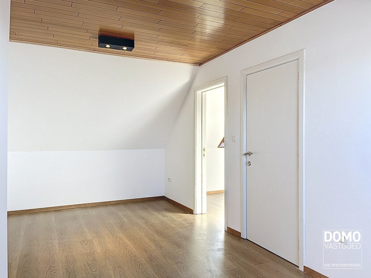 GERENOVEERD DUPLEXAPPARTEMENT MET 2 SLAAPKAMERS OP GOEDE LOCATIE IN KURINGEN 